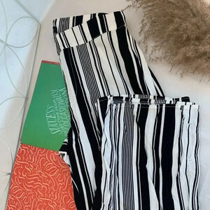 KENDALL & KYLIE CAPRI PANT